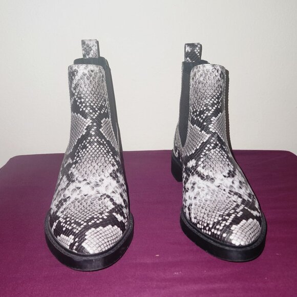 Treasure & Bond Gabriella Chelsea boot in a black and white snake print. Size 8 - Picture 2 of 9